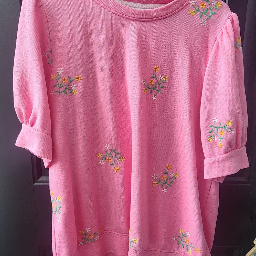 Crown & Ivy Pink Sweatshirt with Floral Design